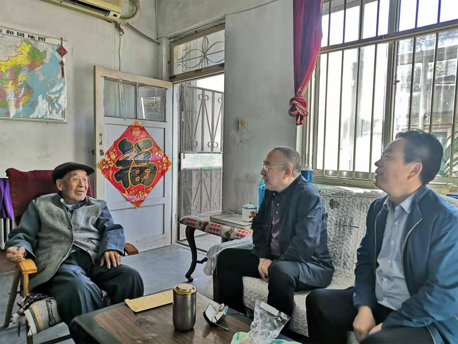 集團(tuán)領(lǐng)導(dǎo)重陽(yáng)節(jié)走訪看望離退休老干部(圖2)