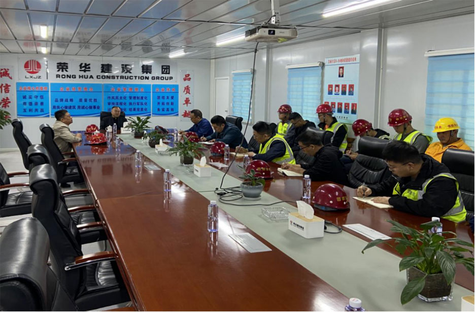 孫涌董事長蒞臨濟南分公司視察指導(dǎo)工作10月13日，集團公司董事長孫涌蒞臨濟南分公司視察指導(dǎo)工作，副總裁兼總工程師張行良陪同視察。 13日下午，孫涌董事長來到濟南分公司駐地，與濟南分公司總經(jīng)理張朋、項目(圖2)