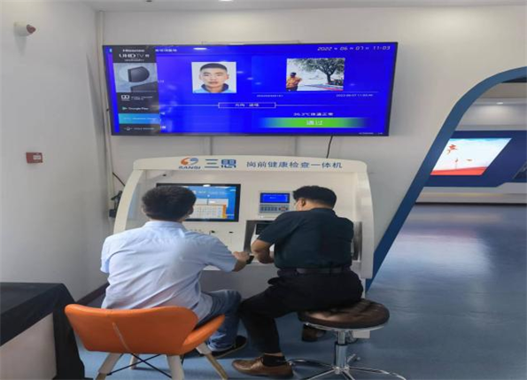 青島自貿片區(qū)?中德生態(tài)園建筑工人全員體驗式安全教育培訓在榮華（青島）建科“省級建筑施工安全和裝配式施工體驗式教育基地”體驗館內正式啟動(圖6)