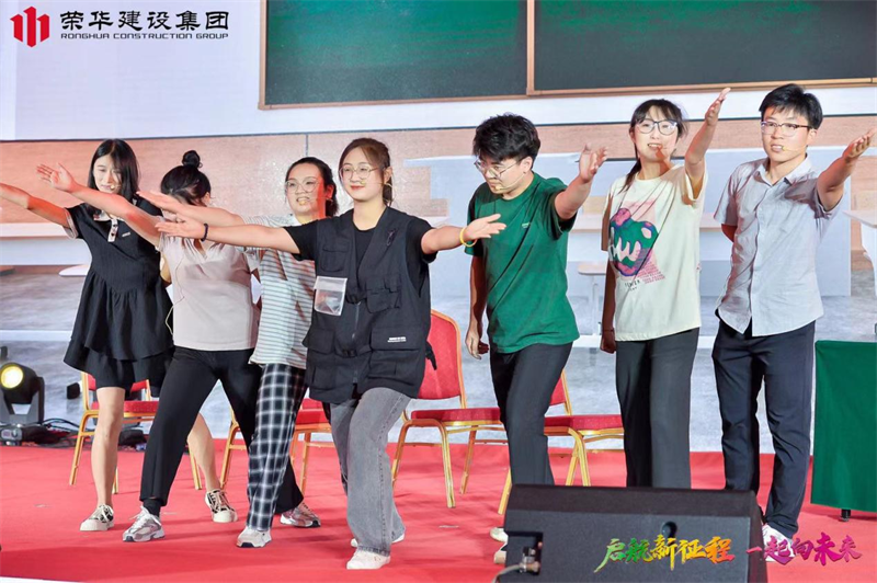 集團(tuán)公司舉辦2022年迎新會(huì)暨萊西體育中心健康驛站方艙項(xiàng)目建設(shè)表彰大會(huì)(圖19)