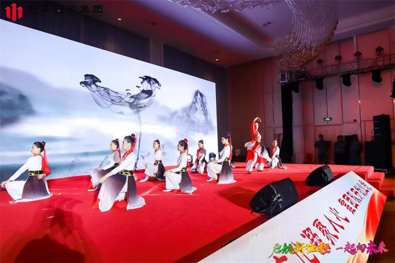 集團(tuán)公司舉辦2022年迎新會(huì)暨萊西體育中心健康驛站方艙項(xiàng)目建設(shè)表彰大會(huì)(圖20)